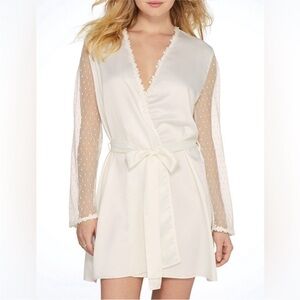 Flora Nikrooz White Sheer Sleeve Robe
